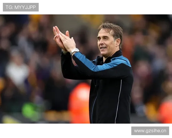 洛佩特吉执教理念强调控球与高位逼抢,战术体系注重攻守平衡 洛佩特吉执教理念强调控球与高位逼抢,战术体系注重攻守平衡